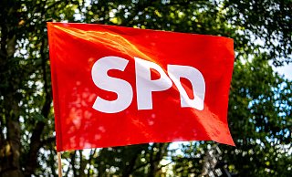 Die SPD beschränkt ihren Wahlkampf nicht nur auf Plakate und Fahnen. - dpa