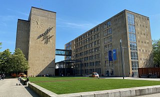 Im Rathaus gibt es internen Zoff: Die Kandidaten für die Bürgermeisterwahl kämpfen um Aufmerksamkeit. - Christian Bröder