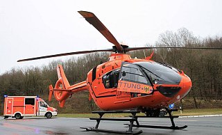 Der Rettungshubschrauber musste mitten auf der Autobahn landen. - Archiv: David Schellenberg