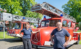 Bärbel (l.) und Hans Kleemeier leiten das Feuerwehrmuseum Häver. - Joel Beinke