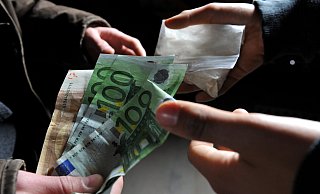 Wegen mutmaßlichen Drogenhandels müssen sich vier Männer aus Gütersloh derzeit vor dem Bielefelder Landgericht verantworten. - Verwendung weltweit