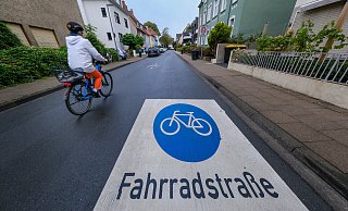 Auf dem Ehlentruper Weg und der Rohrteichstraße beginnt am 24. April die zweite Phase des Verkehrsversuchs Fahrradstraße. - Andreas Zobe