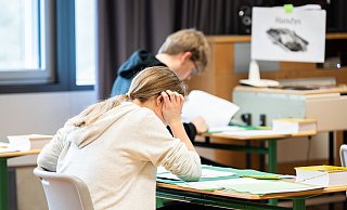 In NRW scheiterte der Download der Abiturklausuren an einer technischen Panne. Die Prüfungen mussten auf Freitag verschoben werden. - Silas Stein