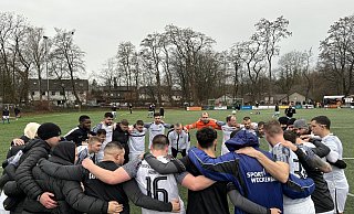 Nach der Partie in der Fußball-Kreisliga C gegen Tur Abdin Gütersloh II schwor sich die Mannschaft des DSC Gütersloh bereits auf die kommenden Aufgaben ein. - NW