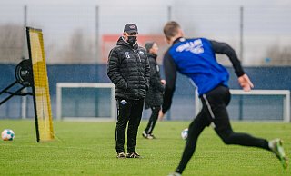 SCP-Coach Lukas Kwasniok musste seinen ursprünglichen Trainingsplan am Donnerstag über den Haufen werfen. - Besim Mazhiqi