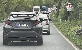 In Richtung des Weserauentunnels kommt es derzeit zu erheblichen Verkehrsbehinderungen. - Janina Schrader