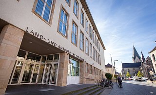 Über Jahre sollen die Angeklagten immer wieder Stahl vom Gelände des Benteler-Werks geschleust haben. - Niklas Tüns Über Jahre sollen die Angeklagten immer wieder Stahl vom Gelände des Benteler-Werks geschleust haben. - Niklas Tüns