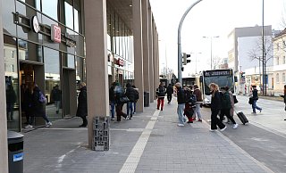 Der Radweg vor dem Paderborner Hauptbahnhof sorgt mal wieder für eine Diskussion. - Holger Kosbab Der Radweg vor dem Paderborner Hauptbahnhof sorgt mal wieder für eine Diskussion. - Holger Kosbab