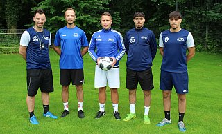 VfL-Trainer Adis Hasic (von links) mit seinen Zugängen Marcel von Domaros, Marvin Schiller, Bersan Toksöz und Orkan Toksöz. - Heinz-Dieter Klusmeyer