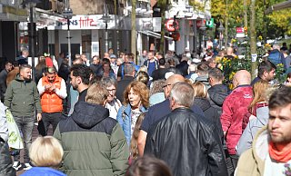 Zehntausende Besucher kamen zum Start der Michaeliswoche in die Gütersloher Innenstadt. - Jens Dünhölter