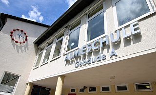 Die Almeschule in Paderborn-Wewer ist künftig keine katholische Bekenntnisschule mehr, sondern eine sogenannte Gemeinschaftsgrundschule. - Rajkumar Mukherjee