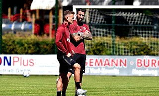 Spielanalyst Janik Steringer (l.) und Cheftrainer Mitch Kniat arbeiteten schon beim SC Verl zusammen. Nun sind sie bei Arminia Bielefeld wieder ein Gespann. - IMAGO/pmk