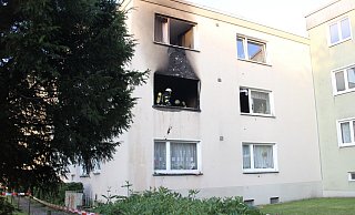 Die Explosion hat sichtbare Spuren an dem Mehrfamilienhaus hinterlassen. - Thorsten Heß