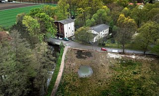 Auf dem inzwischen abgeräumten Gelände im Winkel zwischen der Dalke und der Straße Am Parkbad in Gütersloh soll eine neue Wohnanlage für junge Senioren entstehen. - Andreas Frücht