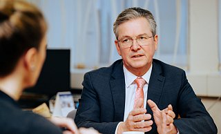 Paderborns Bürgermeister Michael Dreier im Interview mit Viktoria Bartsch, Leiterin der NW-Lokalredaktion. - BESIM MAZHIQI