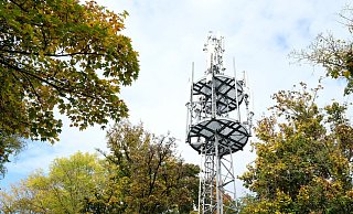 Die Ampelkoalition will mehr Wettbewerb im Mobilfunk durchsetzen. - dpa