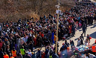 Zahlreiche Menschen versuchen die Ukraine zu verlassen. - picture alliance / Photoshot
