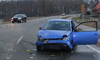 Der VW wurde stark beschädigt. - Polizei Minden-Lübbecke