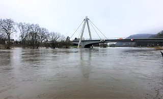 Es ist knapp: Die Weser in Höxter führt wieder Hochwasser. - David Schellenberg