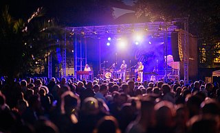 Beim Parkfestival in Bad Lippspringe war es im vergangenen Jahr rappelvoll. Diesmal gibt es auch viele Höhepunkte. - BESIM MAZHIQI