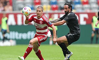 Fortunas Flügelflitzer Christos Tzolis (l.) will am Sonntag wieder seine Torgefahr unter Beweis stellen. SCP-Stürmer Adriano Grimaldi (r.) droht dagegen auszufallen. - picture alliance