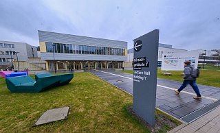 In zweiter Reihe hinter dem schicken neuen Hörsaalgebäude Y wächst der Campus Süd weiter - hier soll das erste Passivhaus der Universität Bielefeld entstehen. Mit vielen nachhaltigen Extras. - Andreas Zobe
