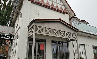 Nachdem der Mietvertrag für dieses Gebäude nicht verlängert wurde, zieht die Sparkasse Minden-Lübbecke sich aus Alswede zurück. - Heike von Schulz