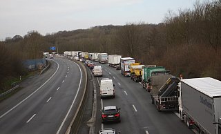Auf der A30 ist Geduld gefragt. - Symbolfoto: Björn Kenter