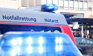Schwerer Verkehrsunfall im Bielefelder Osten. Eine Radlerin wird dabei verletzt. - Jens Reichenbach