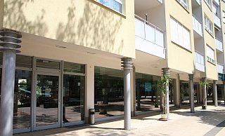 Die Comic-Bar am Linnenbauerplatz: die beiden Betreiber wundern sich darüber, dass bereits jetzt ein Maklerbüro eingeschaltet wurde. - Claus Frickemeier