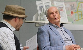 Sparkassen-Vorstand Matthias Paschke (v.l.), Moderator Michael Biesewinkel und Hans-Dieter Brüggemann im Gespräch. - Ulf Hanke