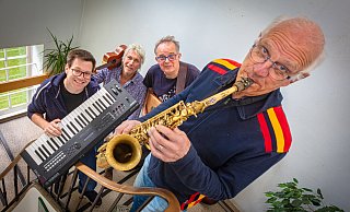 Der neue Chef der Musikschule POW und die Gründer, v. l.: Felix Hastrich (30) hat sich zu Peter Wolf und Andreas Klatt gesellt, Andreas Gummersbach gilt es zu ersetzen. - Mike-Dennis Müller / www.mdm.photo