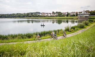 Der Radweg führt auch entlang des Twistesees. - Sabrinity