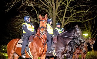 Die Fans aus Münster wurden von einer Hundertschaft der Polizei samt Reiterstaffel in Empfang genommen. - Joel Beinke
