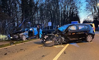Bei einem Verkehrsunfall auf der B61 sind zwei Menschen schwer verletzt worden. - Thorsten Heß