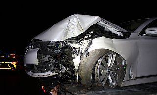 Der BMW nahm erheblichen Schaden. - Polizei Minden-Lübbecke