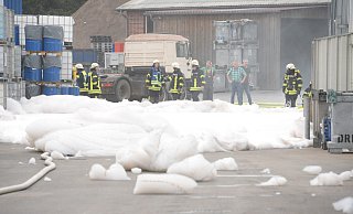 Häufiges Bild: Seit 2016 hat es nach Firmenangaben sechs Mal auf dem Gelände gebrannt. Eine automatische Anlage breitet dann einen Schaumteppich aus. - Andreas Eickhoff