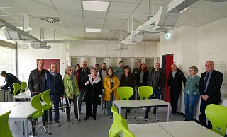 Die naturwissenschaftlichen Räume der Gesamtschule werden aktuell modernisiert. Ein Bild vom Fortgang der Arbeiten machte sich der Schulausschuss. - Klaus Karenfeld