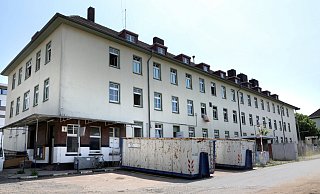 Das frühere Wachgebäude am Eingang zur Hammersmith-Kaserne wird abgerissen. - Frank-Michael Kiel-Steinkamp