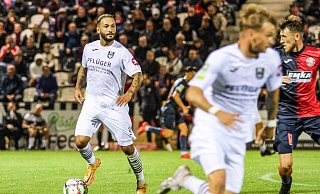 Saban Kaptan (l.) gibt beim SC Wiedenbrück auf dem Platz den Ton an und geht voran. Das bringt ihm jedoch auch die eine oder andere Gelbe Karte ein. Zehn sind es seit Samstag, daher fehlt der 30-Jährige heute im Derby gegen den FCG. - Marina Brüning