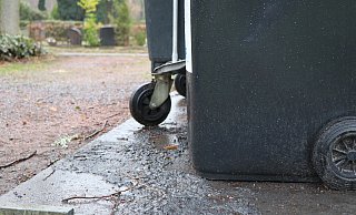 Auf dem Paderborner Westfriedhof sind zwei Müllcontainer vermutlich angezündet worden. (Themenfoto) - Holger Kosbab