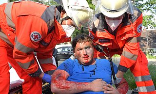 19 Patienten mussten bei der Übung aus dem brennenden Gebäude evakuiert werden. - Jens Dünhölter