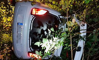 Bei einem Unfall an der Napte-Brücke in Steinheim wurde eine Person eingeklemmt. - Feuerwehr Steinheim