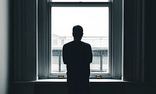 18 Monate lang waren Vater und Tochter getrennt. Dabei findet ein Obergericht keine Anzeichen für eine Kindesgefährdung. Nun will der Vater Schadenersatz. - Symbolbild: Unsplash