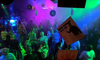 Eine Stimmung wie hier auf der Ü-50-Party hat die Weberei schon seit anderthalb Jahren nicht erlebt. - Weberei