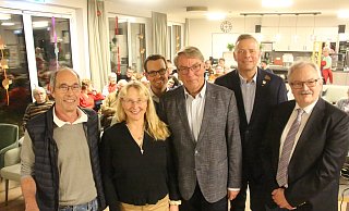 Das Podium mit Allgemeinmediziner Johannes Blümel, Fachärztin Eva Eckhardt, Arztlotse Marcel Frischkorn, KV-Leiter Ulli Polenz, MdL Matthias Goeken und Facharzt Frank-Ulrich Strauß als Moderator. - Burkhard Battran