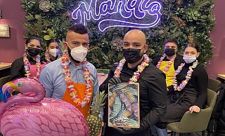 Restaurantchef Mohammad Khodeir (vorne, links), sein Koch Mido und die anderen Mitarbeiterinnen des "Malhalo". - Elke Niedringhaus-Haasper