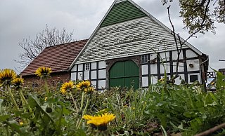 Das Gebäude von Hof Dunkelau mit seiner denkmalgeschützten Fassade, die erhalten bleiben wird. In dem Hofgebäude sollen laut Bauantrag zwei Wohnungen untergebracht werden. In Reihenhaus-Anlagen werden 20 weitere Wohnungen geschaffen. - David Knapp