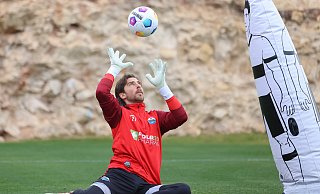 SCP-Torhüter Jannik Huth, hier im Trainingslager in Spanien, hat sich einen Rückenwirbel angebrochen. - Oliver Krato