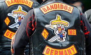 Der geflohene Häftling soll ein ehemaliger Chef der kriminellen Rockergruppe Bandidos sein (Symbolfoto). - Marius Becker